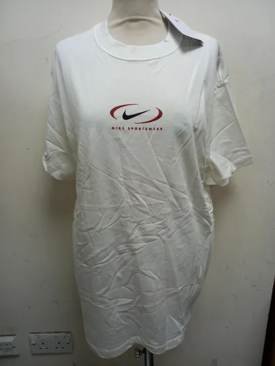 WOMENS NIKE SPORTSWEAE WHITE T-SHIRT - SIZE MEDIUM