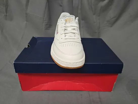 BOXED PAIR OF REEBOK CLUB C 85 MU TENNIS SHOES IN WHITE UK SIZE 7