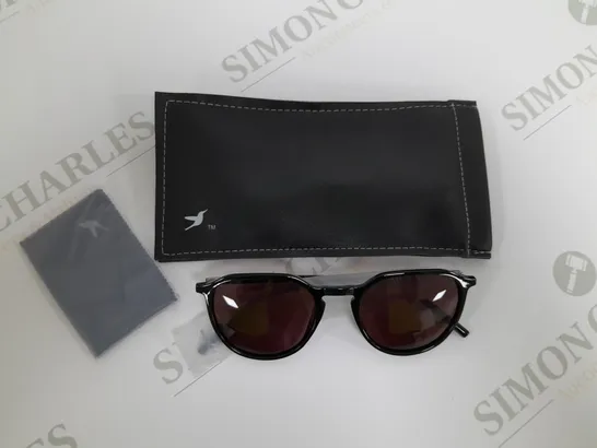 BOXED HUMMINGBIRD POLARISED CLASSIC SUNGLASSES BLACK 