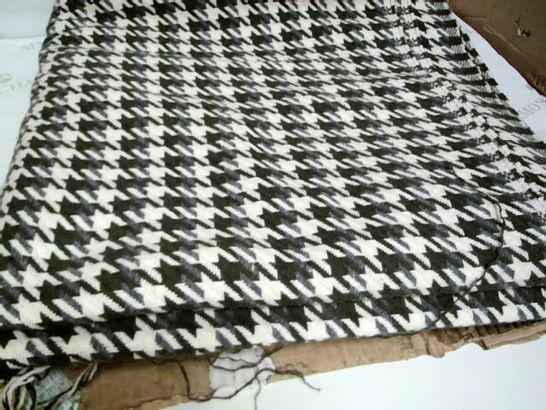 150 X 296 WORKABLE FABRIC , GREY WOVEN CHECK