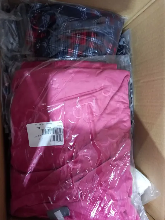 BOX OF ASSORTED CLOTHINGS TO INCLUDE NAVY SWEATSHIRT - 4XL CRISP BERRY TOP - BLACK STRIP COMBO JUMPER  