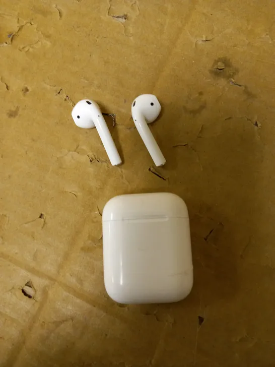 APPLE AIRPODS 