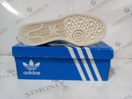 BOXED PAIR OF ADIDAS NIZZA SLIP-ON SHOES IN CREAM UK SIZE 4.5