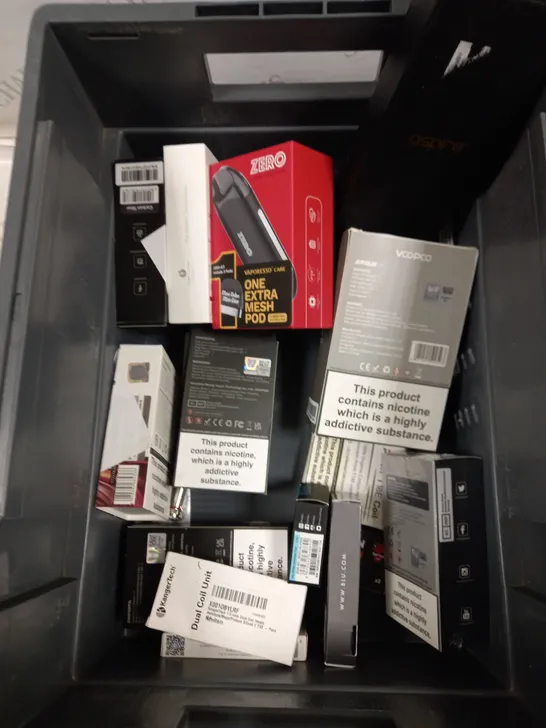 BOX OF APPROXIMATELY 20 ASSORTED E CIGS & ACCESSORIES TO INCLUDE SMOK MAG V8 KIT, VANDY VAPE PULSE 2, VARIOUS COILS ETC 