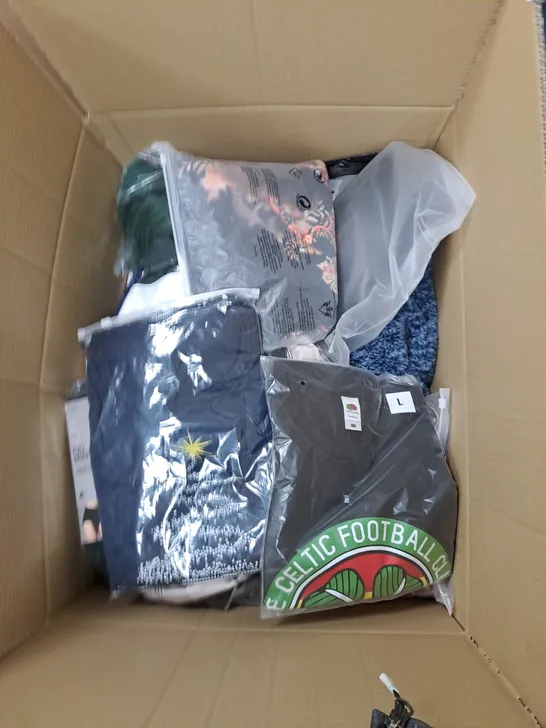 BOX OF ASSORTED CLOTHING ITEMS TO INCLUDE T-SHIRTS, POLO TOPS, SOCKS, BOXERS ETC 