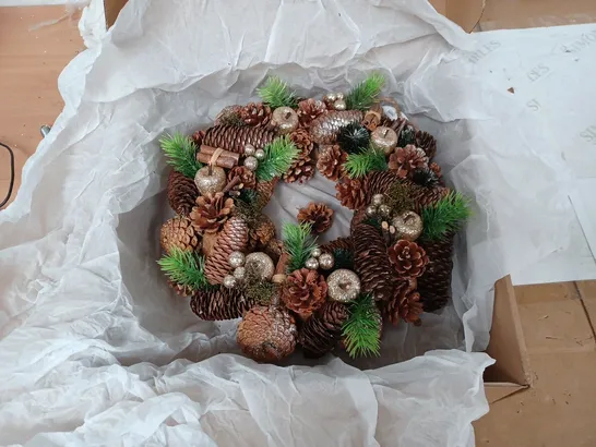 FESTIVE WREATH 