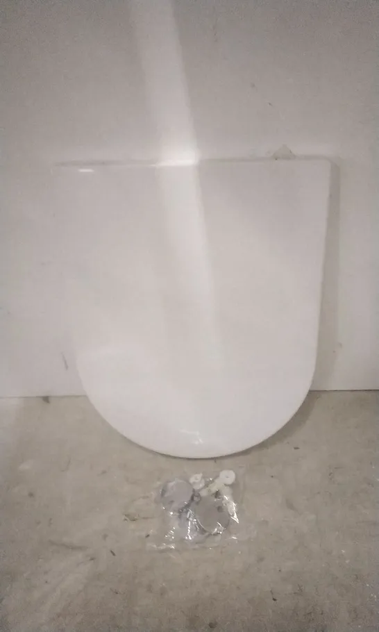 BOXED STOREMIC D-SHAPED TOILET SEAT 