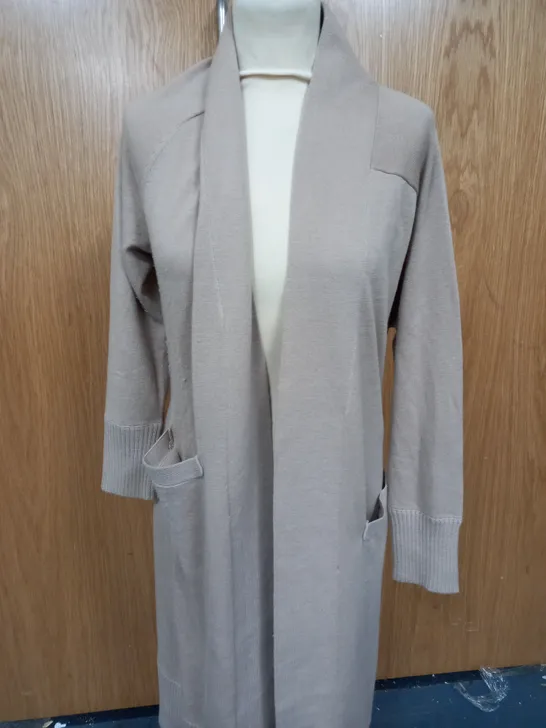 BEN DE LISI BELTED CARDIGAN IN STONE SMALL