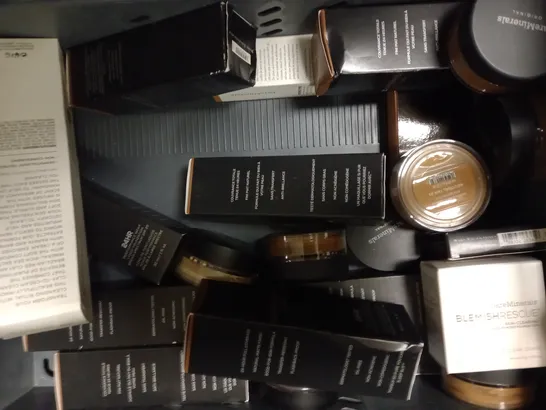 LOT OF APPROXIMATELY 20 BAREMINERALS FACE MAKE UP ITEMS