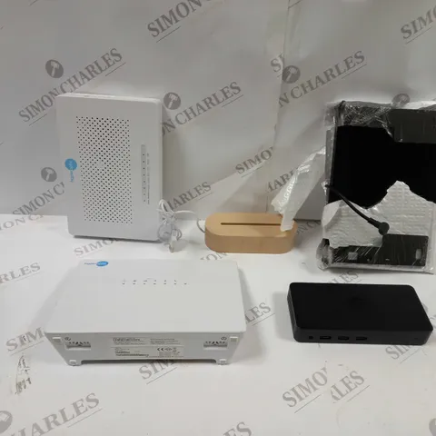 BOX TO CONTAIN APPROX. 10 X ASSORTED TECH PRODUCTS & ACCESSORIES. INCLUDES CONNECTIVITY BOXES, CHARGING CABLES, REMOTE ETC 