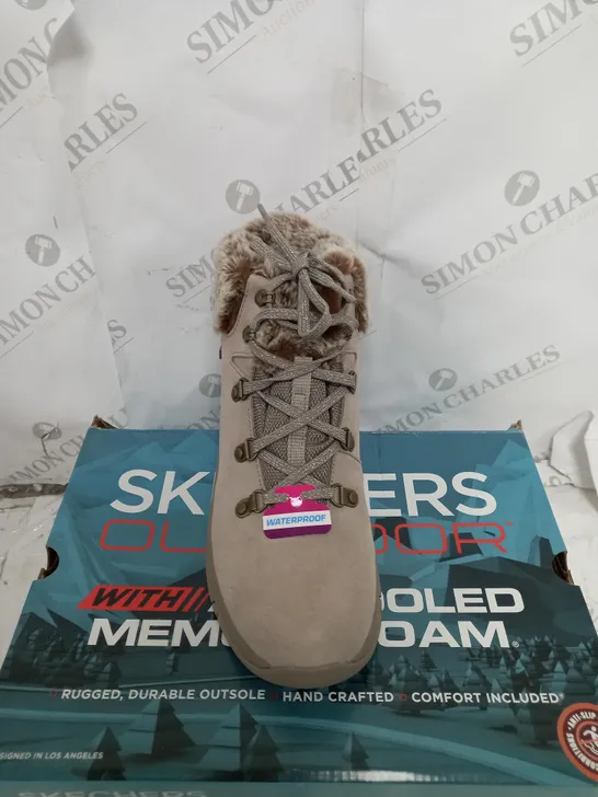 BOXED PAIR OF SKECHERS TREGO LACE UP FAUX FUR CUFF WATERPROOF BOOT TAUPE - SIZE 6