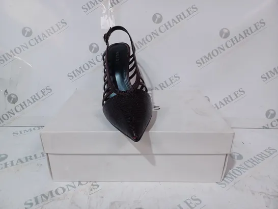 BOXED PAIR OF REISS DAPHNE SLINGBACK HEELS IN POMEGRANATE SIZE 6