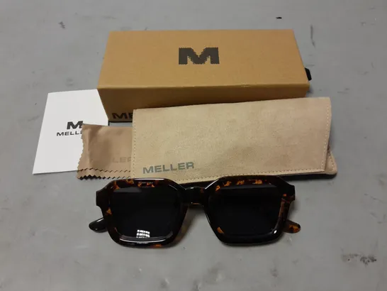 MELLER BROWN PATTERENED FRAMED GLASSES IN CASE