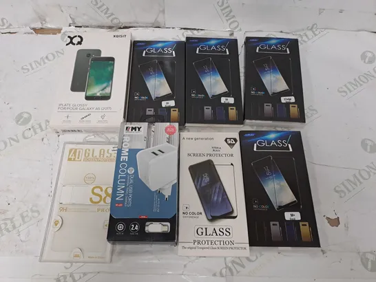 APPROXIMATELY 35 ASSORTED PHONE ACCESSORIES AND CASES TO INCLUDE XQISIT iPLATE GLOSSY CASE FOR SAMSUNG GALAXY A5, GLASS SCREEN PROTECTORS, EMY ROME COLUMN DUAL USB PORTS PLUG, ETC