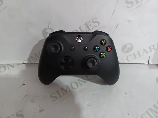 XBOX ONE WIRELESS CONTROLLER IN BLACK