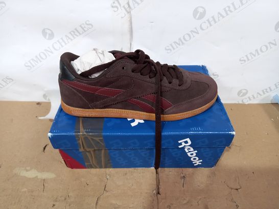 BOXED PAIR OF REEBOK TRAINERS SIZE 6