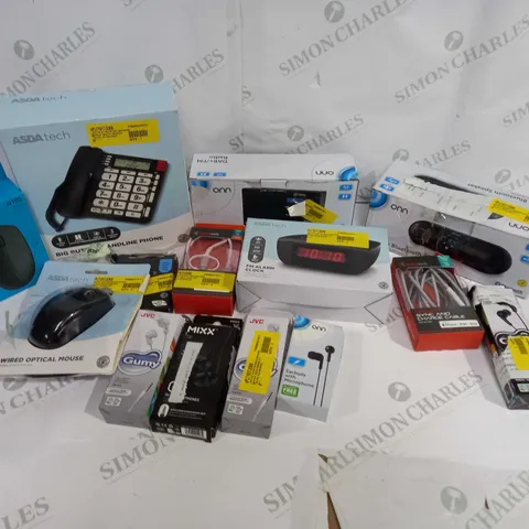 LOT OF APPROXIMATELY 80 ASSORTED ITEMS TO INCLUDE EARBUDS, MOUSES, ALARM CLOCK/RADIOS, ETC