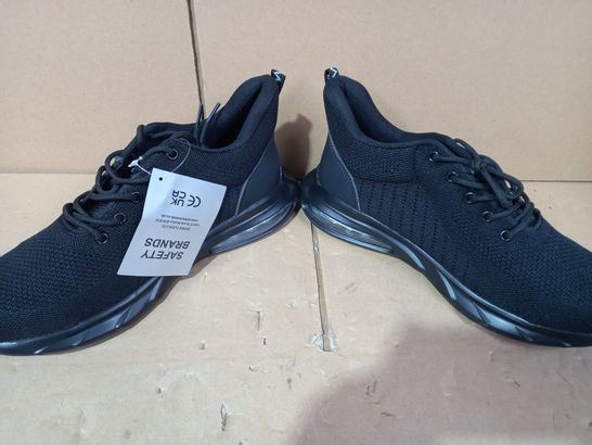 BOXED PAIR OF DESIGNER SAFETY SHOES IN BLACK UK SIZE 9