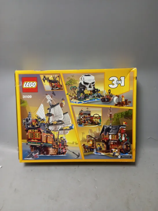 LEGO CREATOR SET - PIRATE SHIP RRP £109.99