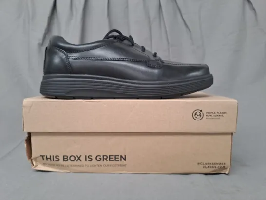 BOXED PAIR OF CLAKRS UNSTRUCTURED ABODE EASE SHOES IN BLACK UK SIZE 8.5