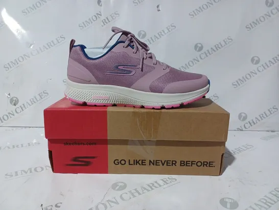 BOXED PAIR OF SKECHERS TRAINERS IN MAUVE SIZE 5