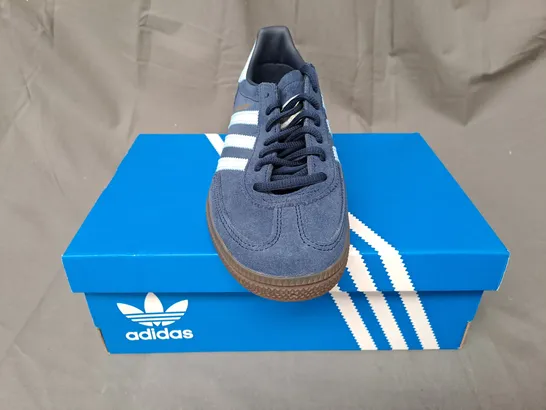 BOXED PAIR OF ADIDAS HANDBALL SPEZIAL SHOES IN NAVY/LIGHT BLUE UK SIZE 5.5