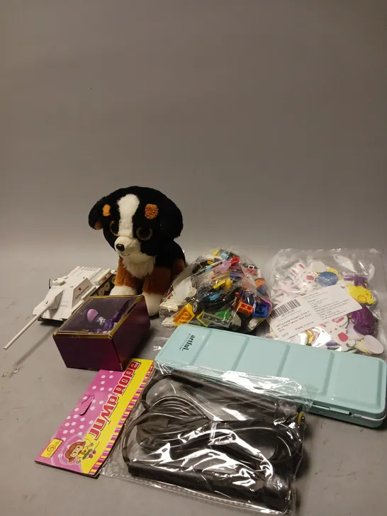 MEDIUM BOX OF ASSORTED TOYS AND GAMES TO INCLUDE TEDDIES, LEGO AND SKIPPING ROPE