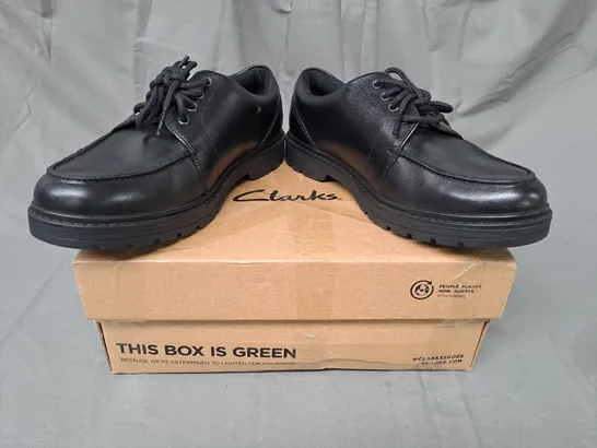 BOXED PAIR OF CLARKS SHOES IN BLACK UK SIZE 5.5