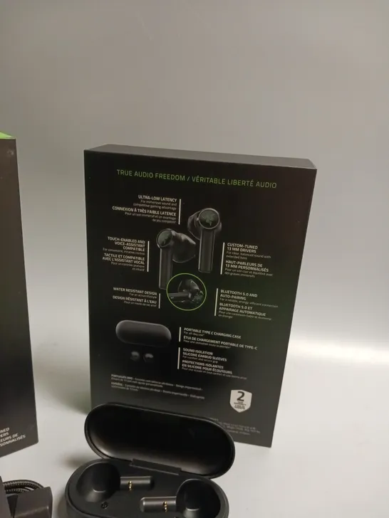 LOT OF 5 BOXED RAZER WIRELESS HEADPHONES IN BLACK AND GREEN INCLUDES CHARGING CASE, CABLE, WRIST STRAP AND SPARE BUDS