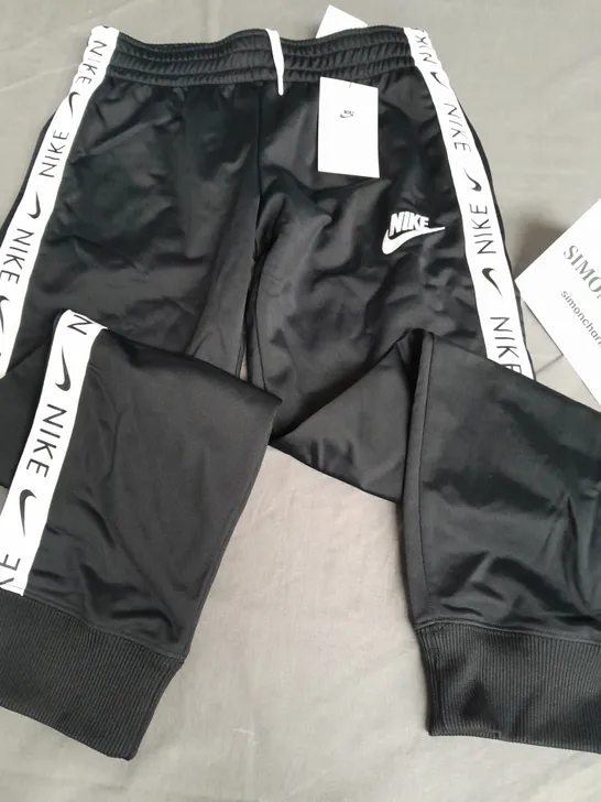 NIKE STANDARD FIT TAPE LOGO KIDS TRACKSUIT BOTTOMS - L