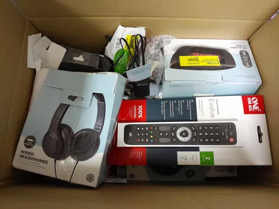LOT OF APPROXIMATELY 20 ASSORTED ELECTRICAL ITEMS TO INCLUDE FIRE STICK , HEADPHONES , REMOTE CONTROLS 