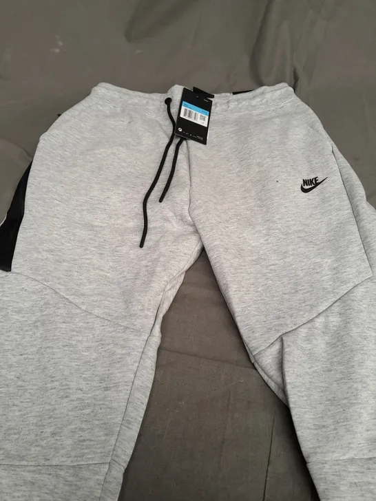 NIKE GREY TRACKSUIT PANTS - MEDIUM