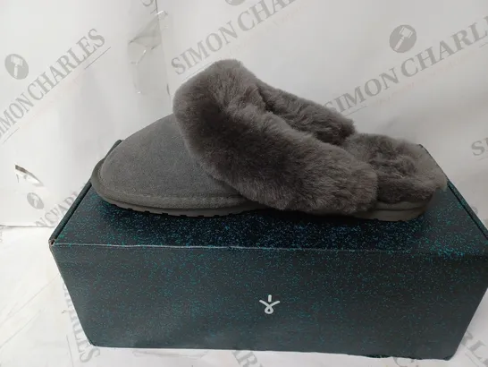 BOXED EMU NEST JOLIE SHEEPSKIN SLIPPERS, CHARCOAL - SIZE 8