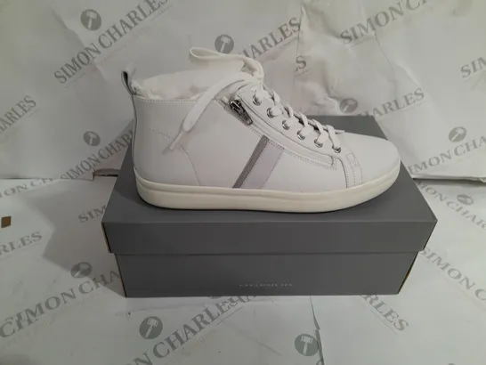 PAIR OF VIONIC STEVIE TRAINERS WHITE SIZE 7