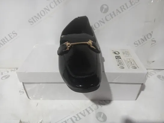 BOXED PAIR OF DESIGNER SLIP-ON SHOES IN BLACK WITH GOLD EFFECT DETAIL EU SIZE 36