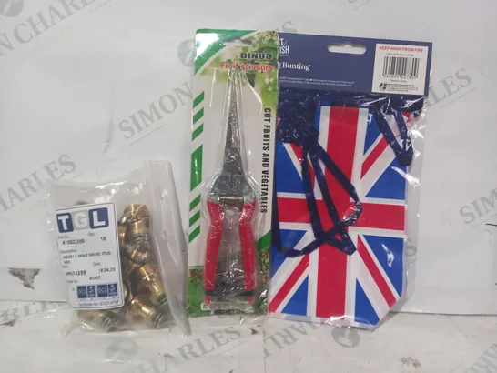 LOT OF APPROXIMATELY 20 ASSORTED HOUSEHOLD ITEMS TO INCLUDE BRITISH FLAG BUNTING, DINUO FRUIT SCISSORS, TGL PACK OF MALE SWIVEL STUDS, ETC