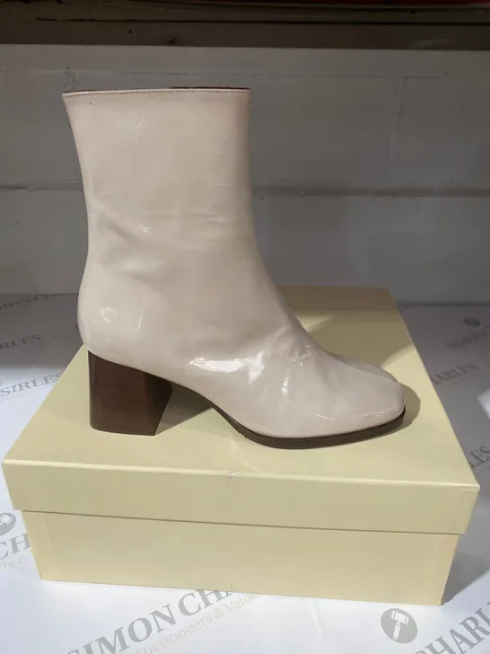 BOXED PAIR OF SEZANE BEIGE SHOES SIZE 36