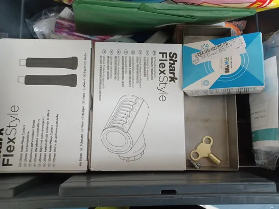 BOX OF APPROXIMATELY 10 ASSORTED ITEMS TO INCLUDE - SOAP DISPENSER - DRAUGHT TAPE - DRAIN STICK ETC