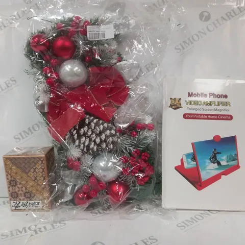 BOX OF APPROXIMATELY 15 ASSORTED HOUSEHOLD ITEMS TO INCLUDE SCREEN MAGNIFIER, FESTIVE DECORATION, ETC