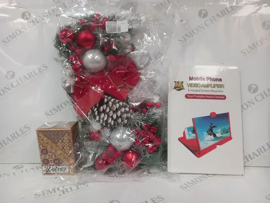 BOX OF APPROXIMATELY 15 ASSORTED HOUSEHOLD ITEMS TO INCLUDE SCREEN MAGNIFIER, FESTIVE DECORATION, ETC