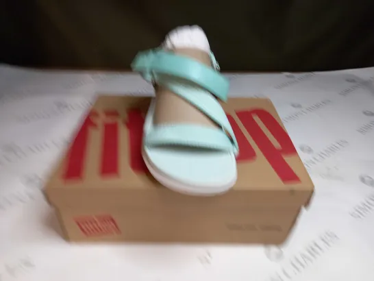 BOXED LOOSH WEBBING Z-STRAP SANDALS SIZE 6