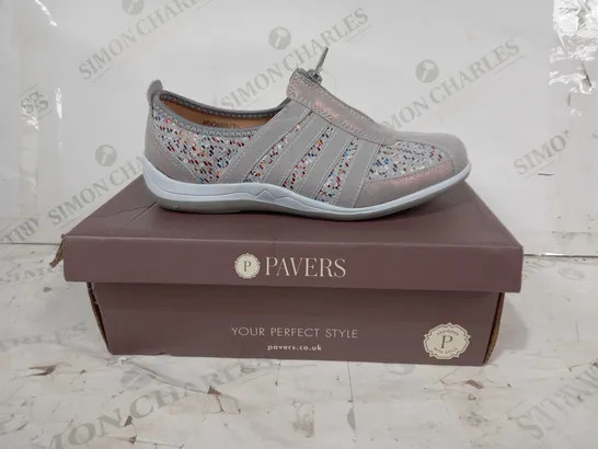 BOXED PAIR OF PAVERS SHOES IN BLUE/MULTICOLOUR UK SIZE 5