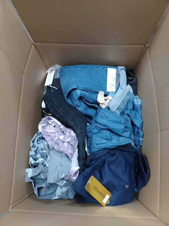 BOX OF ASSORTED CLOTHING ITEMS TO INCLUDE JEANS, LEGGINGS, CARGO TROUSERS ETC 