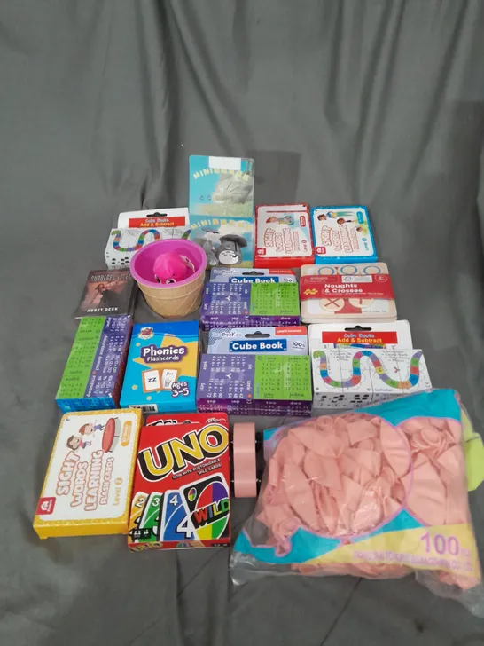 LOT OF ASSORTED TOYS AND GAMES TO INCLUDE BALLOONS, PHONICS FLASHCARDS AND UNO