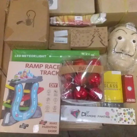 PALLET OF ASSORTED ITEMS INCLUDING RAMP RACE TRACK, LED METEOR LIGHT, SHANKER GOLF BALLS, SOLAR LED STRING LIGHTS, USB CUP WARMER, MONEY HEIST MASK