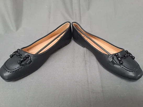 BOXED PAIR OF CINK ME SLIP-ON SHOES IN BLACK EU SIZE 38