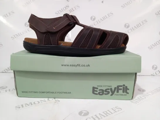 BOXED PAIR OF EASY FIT BRUNO WIDE SANDALS IN BROWN UK SIZE 11