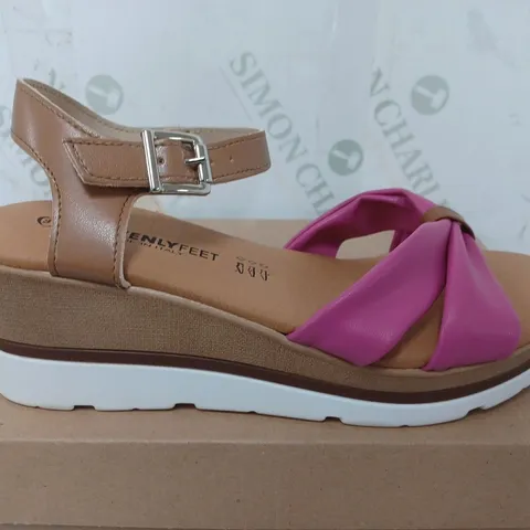 BOXED PAIR OF HEAVENLYFEET BERGAMO SANDALS IN FUCHSIA - SIZE 37