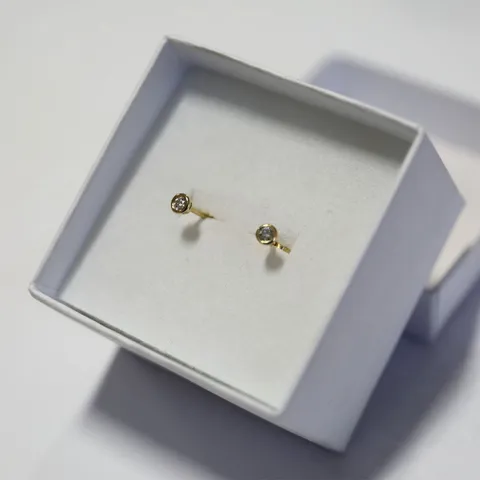 18CT YELLOW GOLD RUB OVER DIAMOND STUD EARRINGS