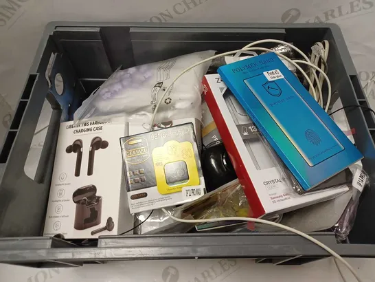 LOT OF APPROXIMATELY 20 PHONE ACCESSORIES AND ELECTRICALS TO INCLUDE TEMPERED GLASS SCREEN PROTECTORS, TRUE WIRLESS EARBUDS WITH CHARGING CASE, PHONE CASE, ETC